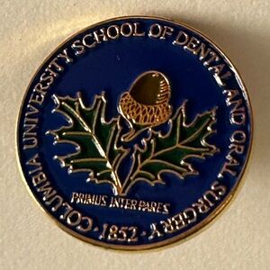 Pin enameled “Columbia University School of Dental & Oral Surgery”Goldtone Metal